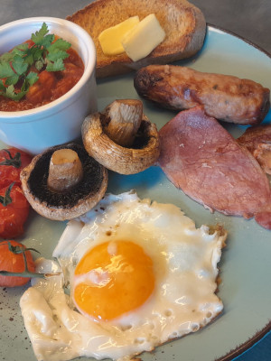 All day breakfast at cafe in Tunbridge Wells